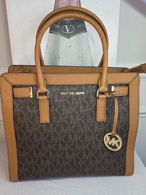Michael Kors Dillon Satchel 2 Way